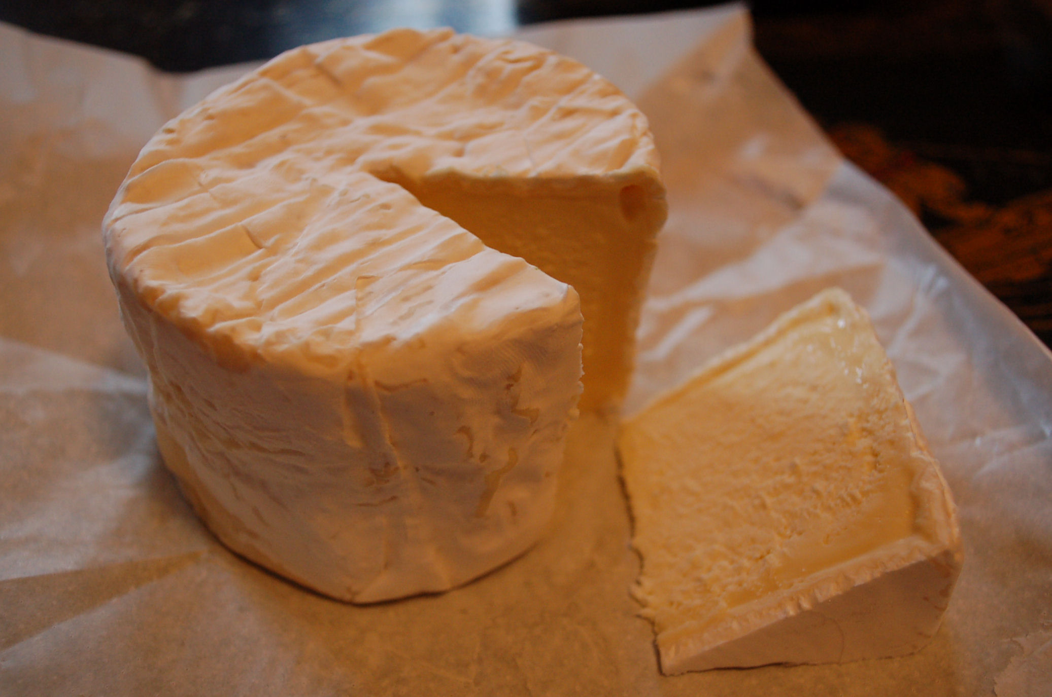 Chaource : Fromage AOP Chaource, photo fromage crémeux à croûte fleurie