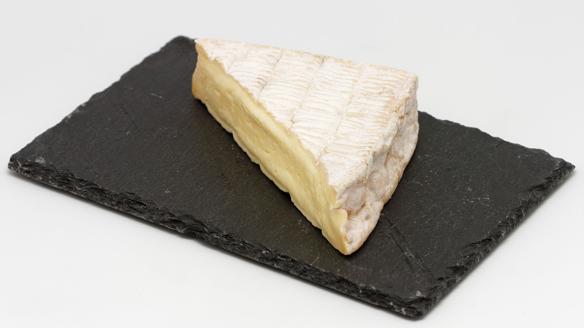 Pont-l'Évêque : Fromage AOP Pont-l'Évêque, photo fromage normand à croûte lavée