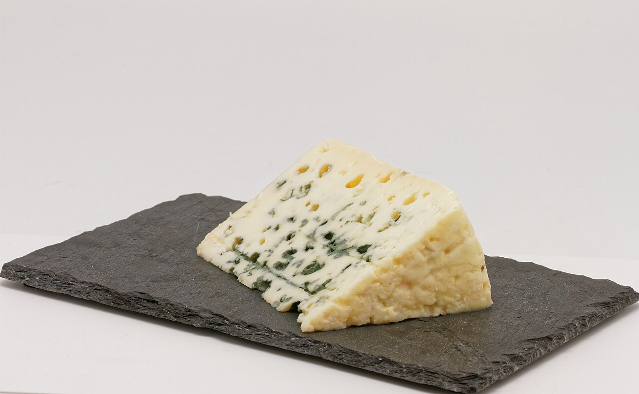 Roquefort : fromage AOP persillé au lait de brebis